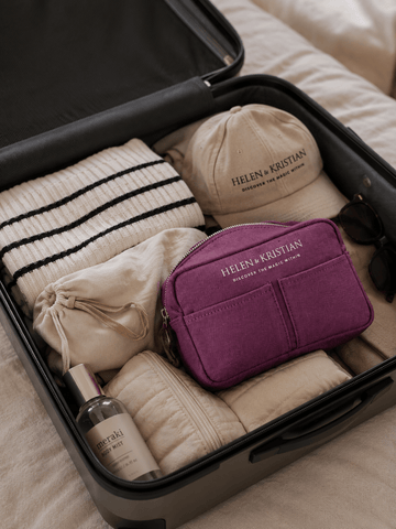Nesty liten toalettmappe i fargen Dusky Plum – bomullscanvas fra Helen & Kristian