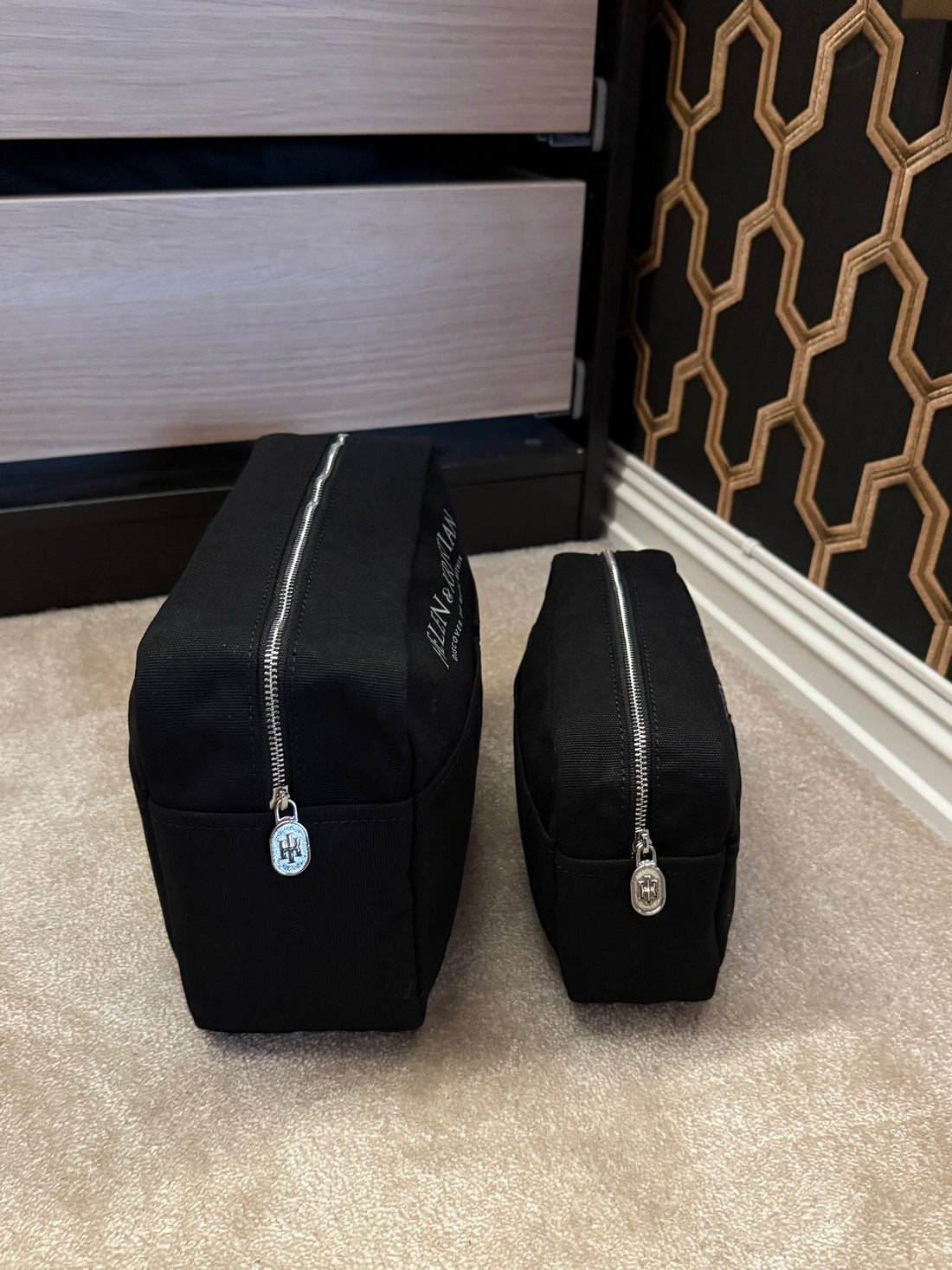 Nesty - Small Toiletry Bag - Black Raven