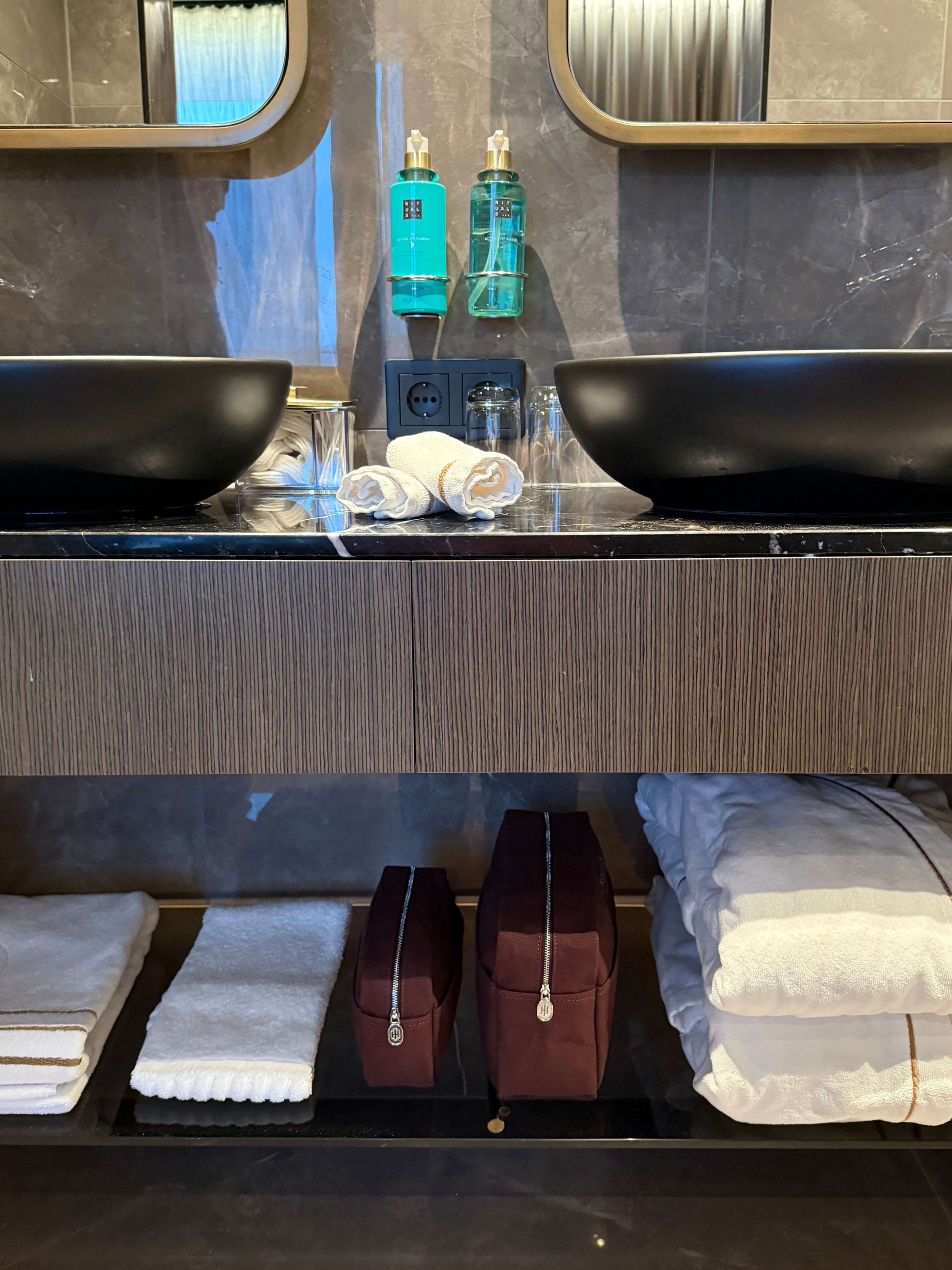 Elegant bathroom setting with Nesty Roasted Chestnut petite trousse de toilette by Helen & Kristian, showcasing modern Scandinavian design.