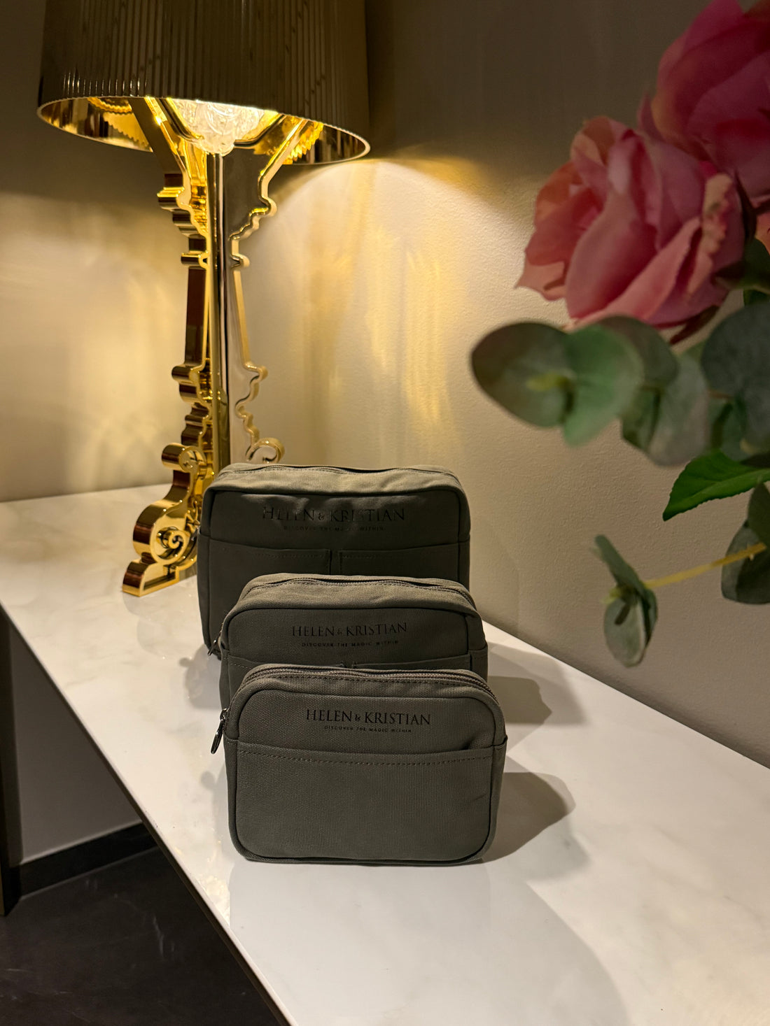 Nesty - Large Toiletry Bag - Deep Forest jobbveske. Perfekt også som reiseveske - Helen & Kristian