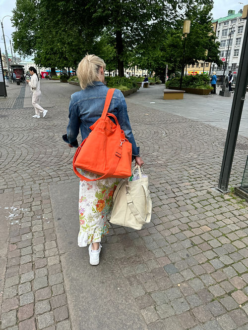 Orange Copper Blaze organizer bag with Helen & Kristian logo, perfect for shopping